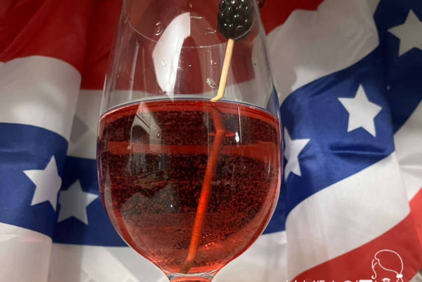 Spangled Spritzer: A simple 4th of July Wine Cocktail